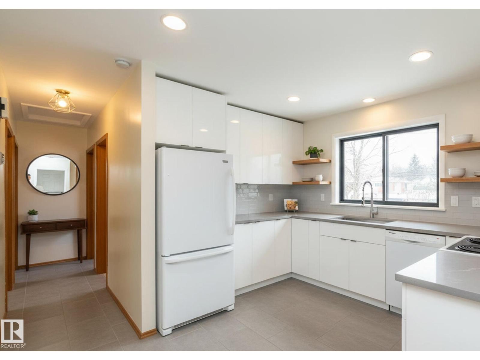 5608 122 AV NW - 14