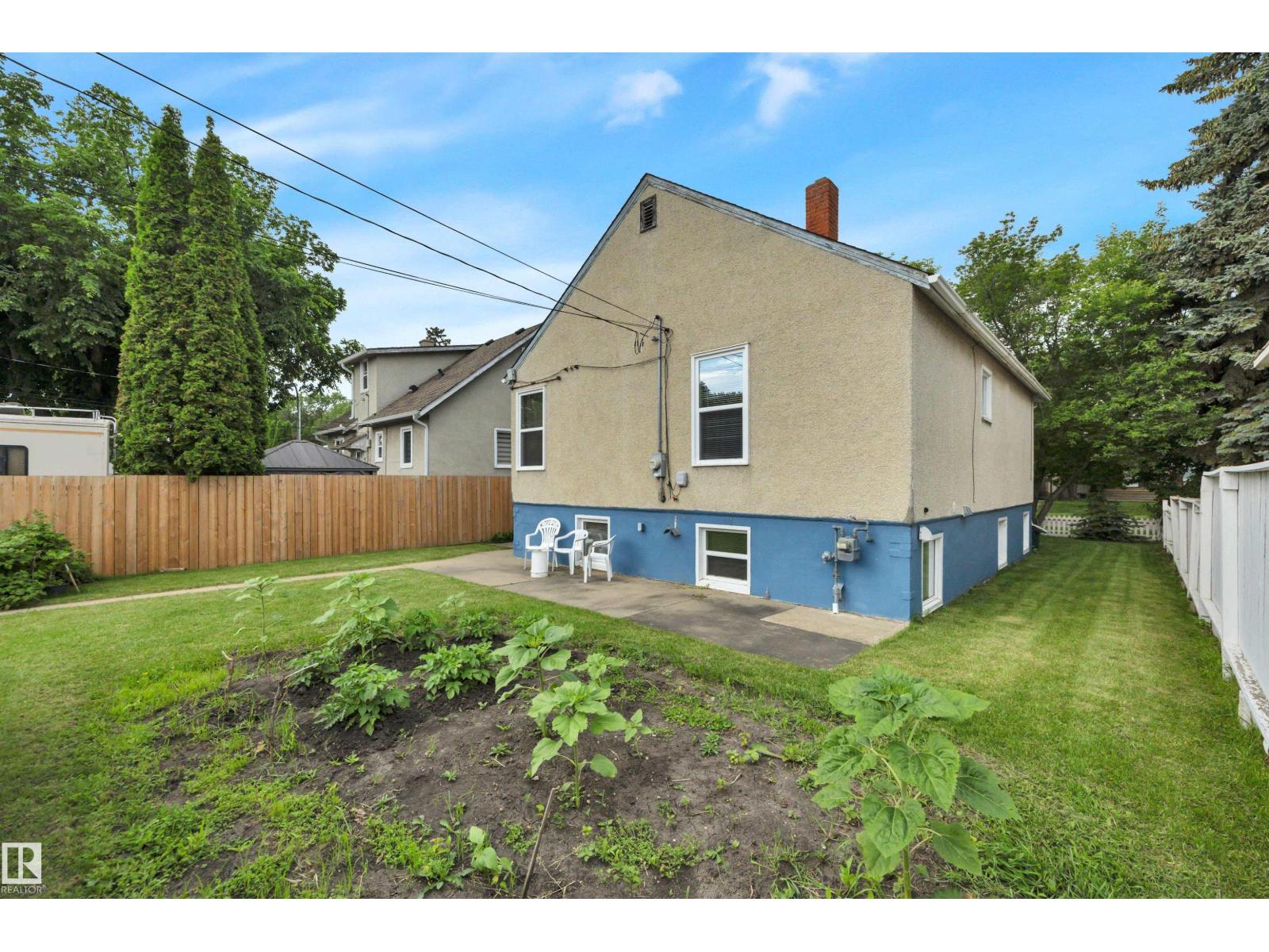 9307 92 ST NW - 43