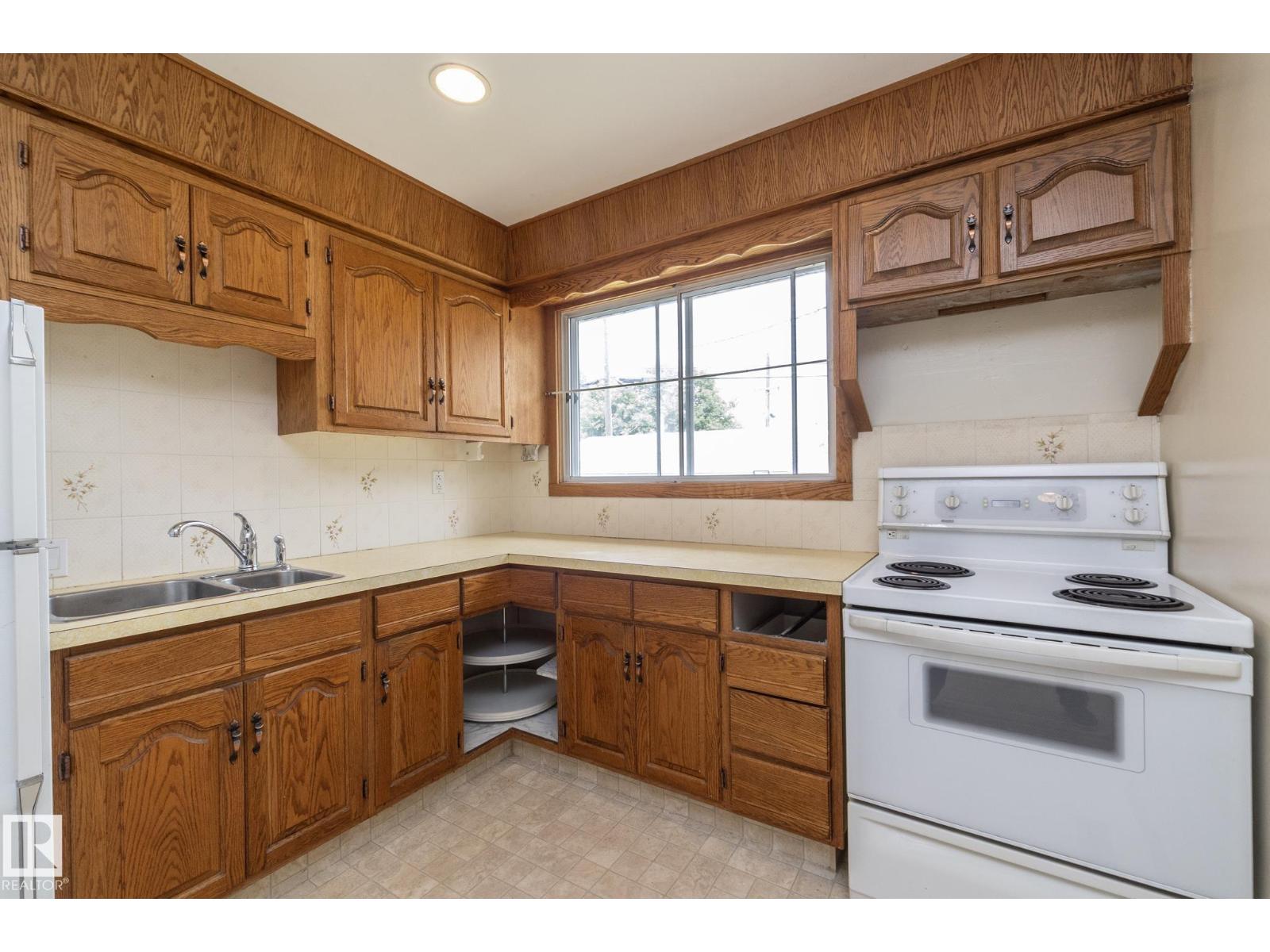 5608 122 AV NW - 17