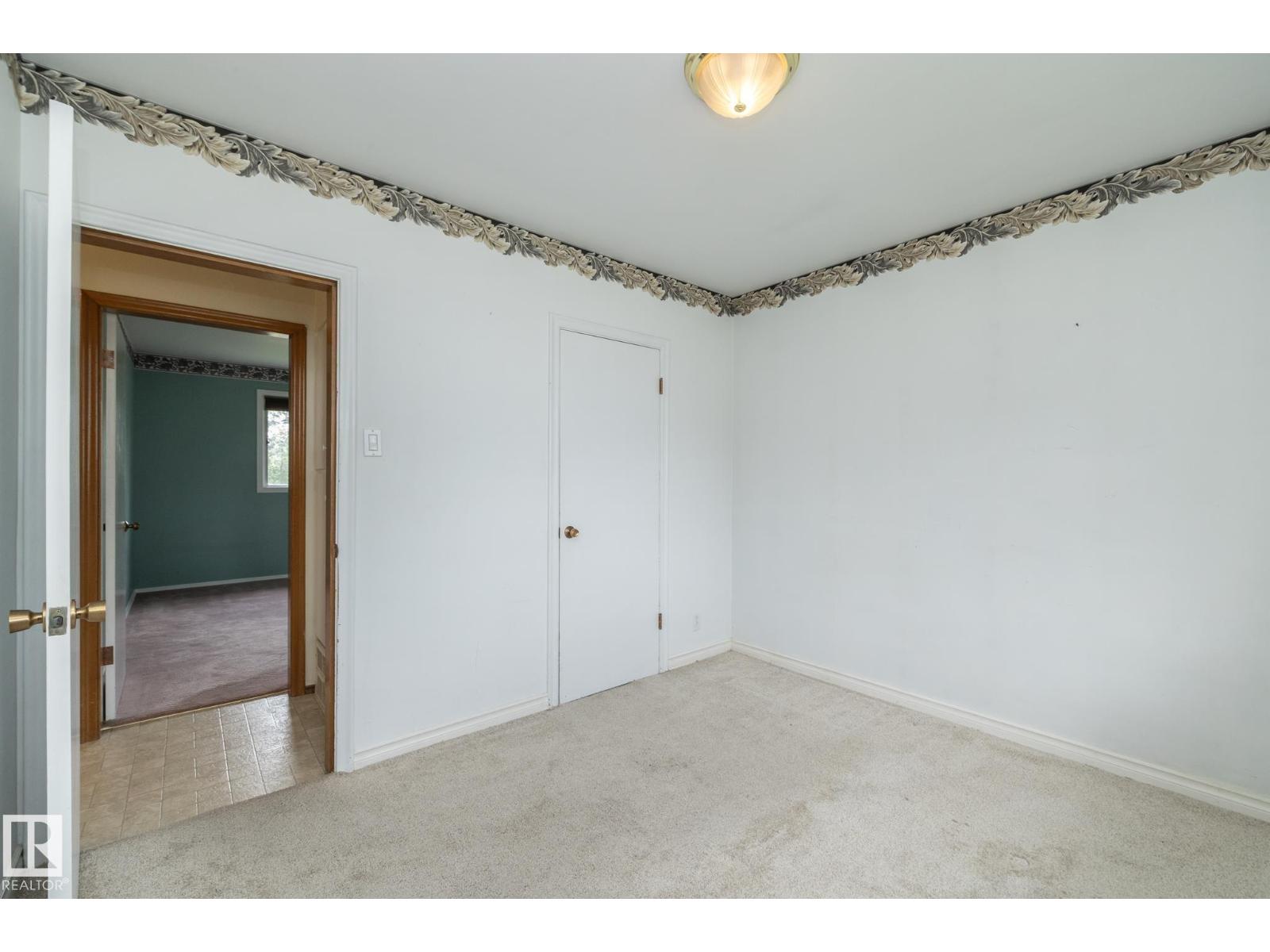 5608 122 AV NW - 28