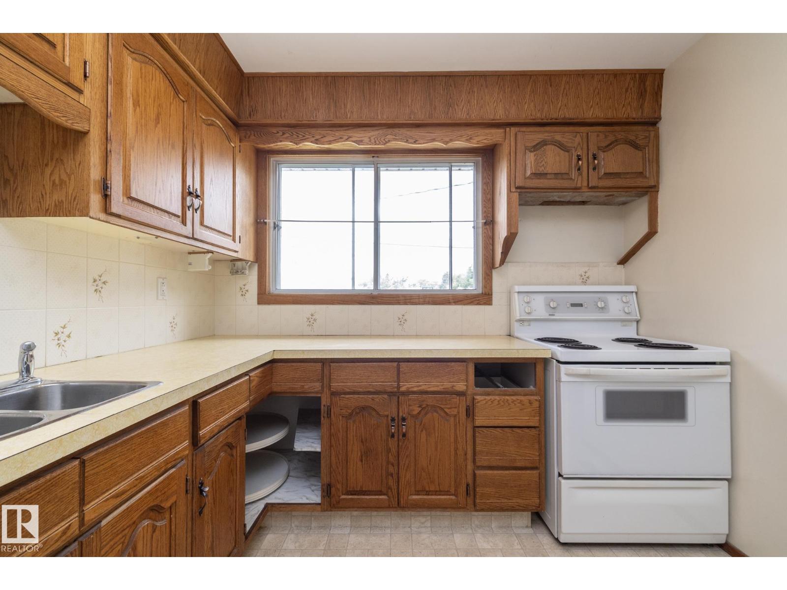 5608 122 AV NW - 18