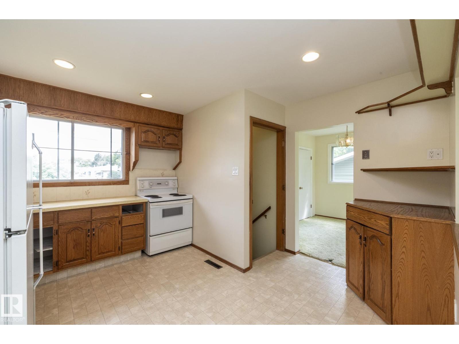 5608 122 AV NW - 37