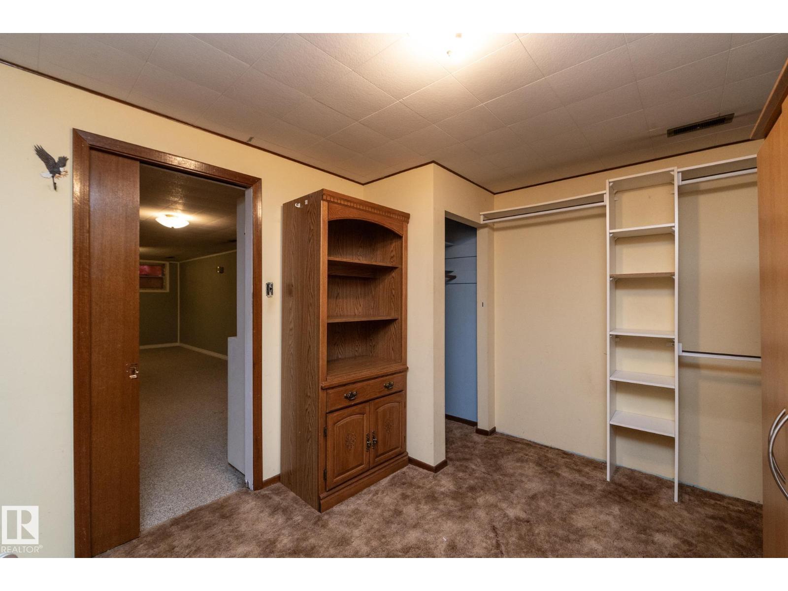 5608 122 AV NW - 46