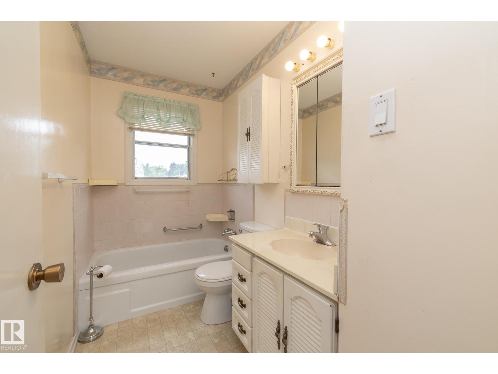 5608 122 AV NW — photo 35