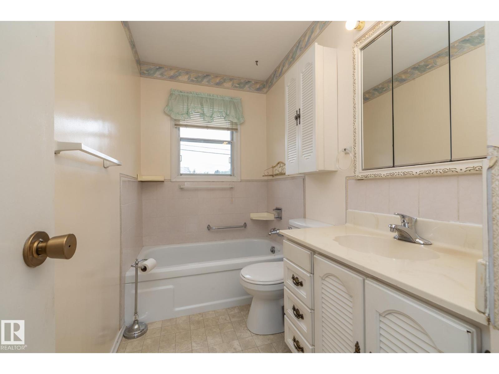 5608 122 AV NW - 34