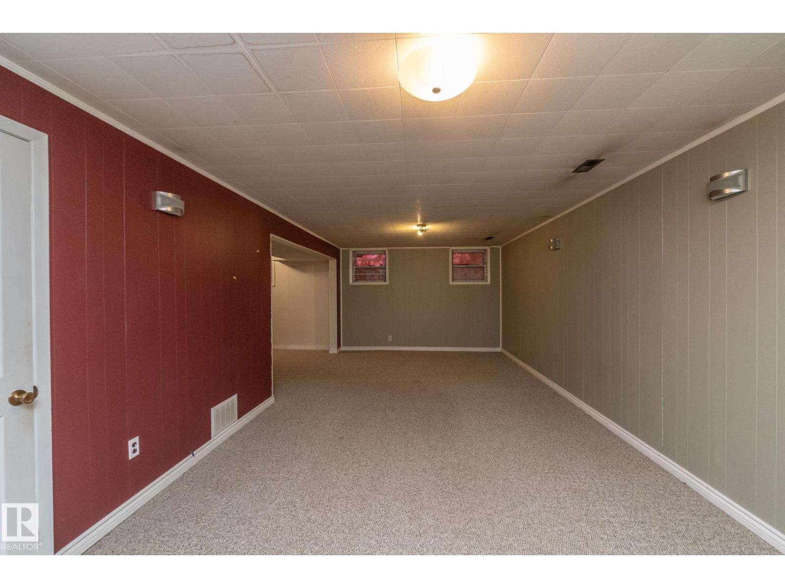 5608 122 AV NW - 44