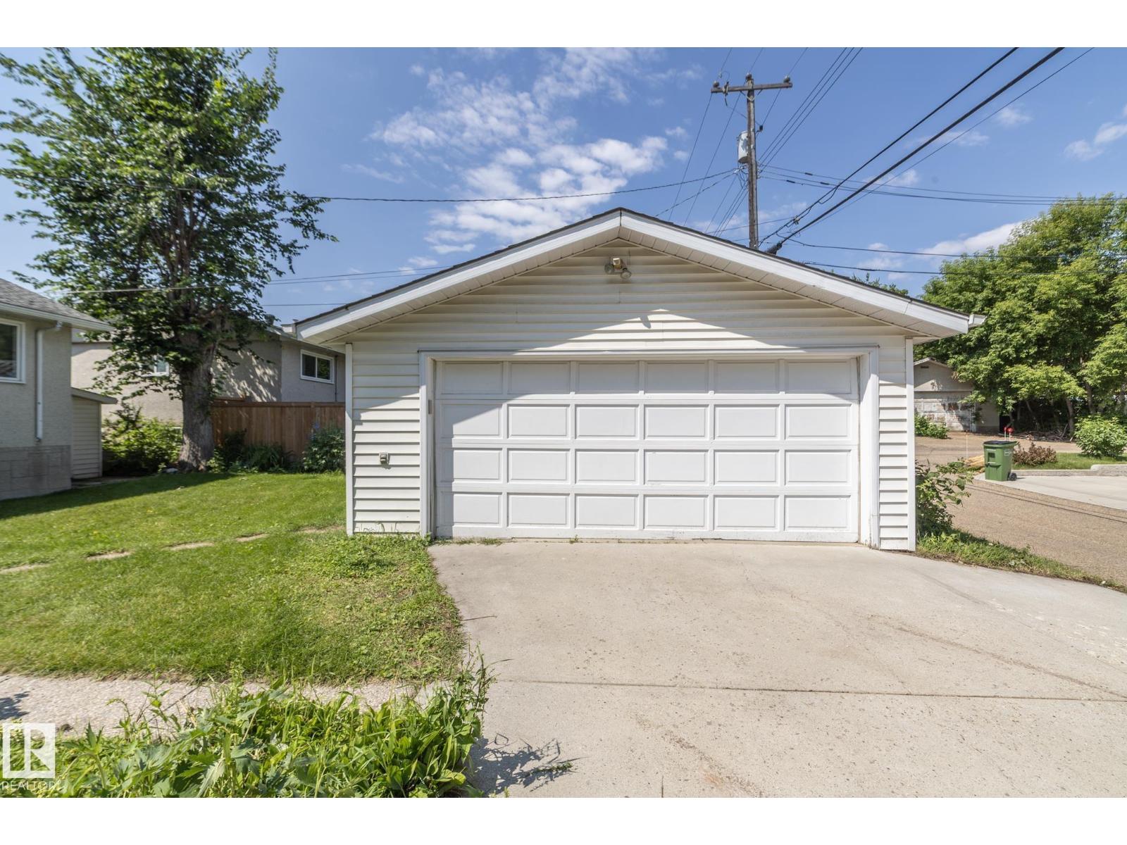 5608 122 AV NW - 60