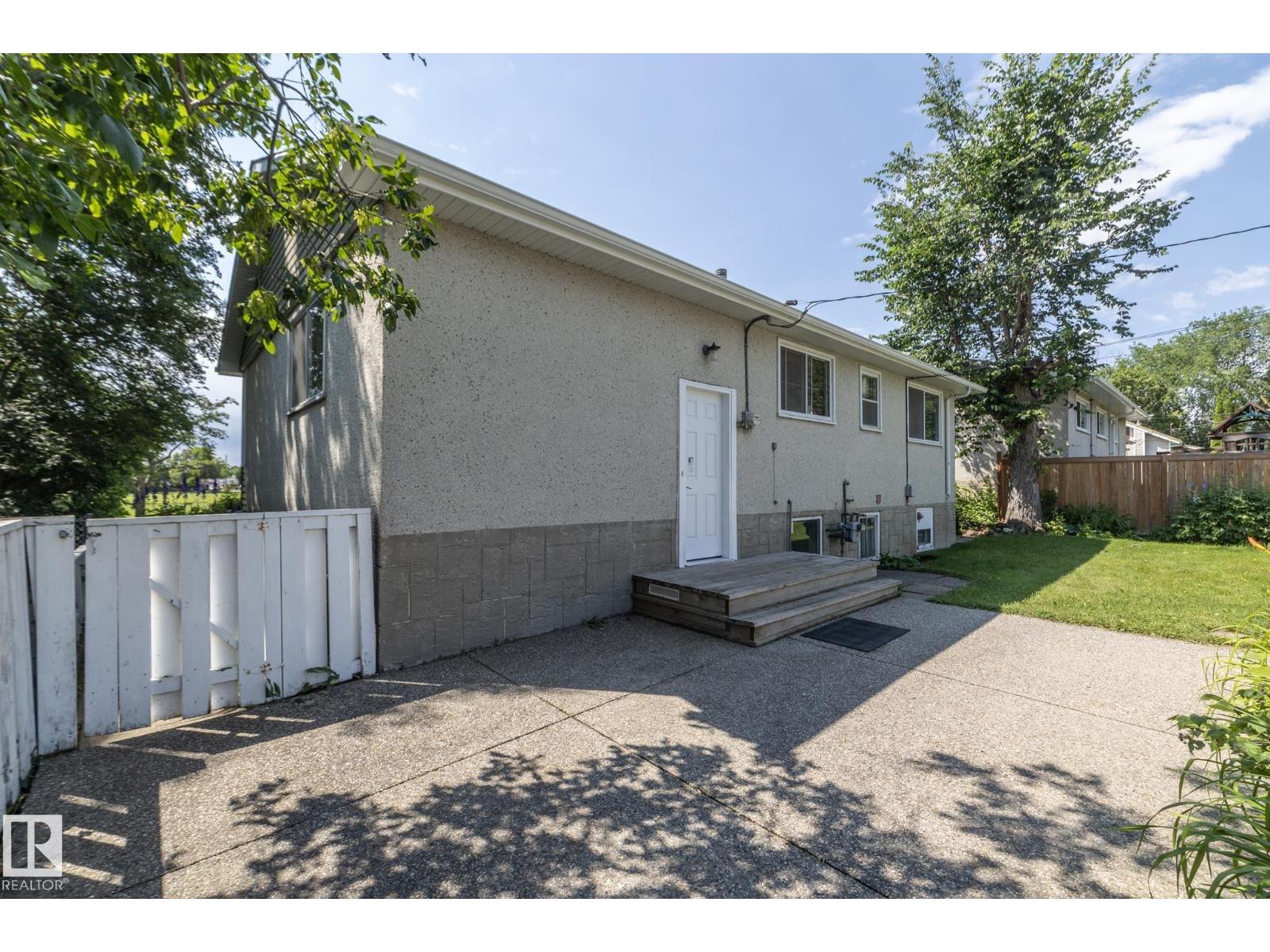 5608 122 AV NW - 54