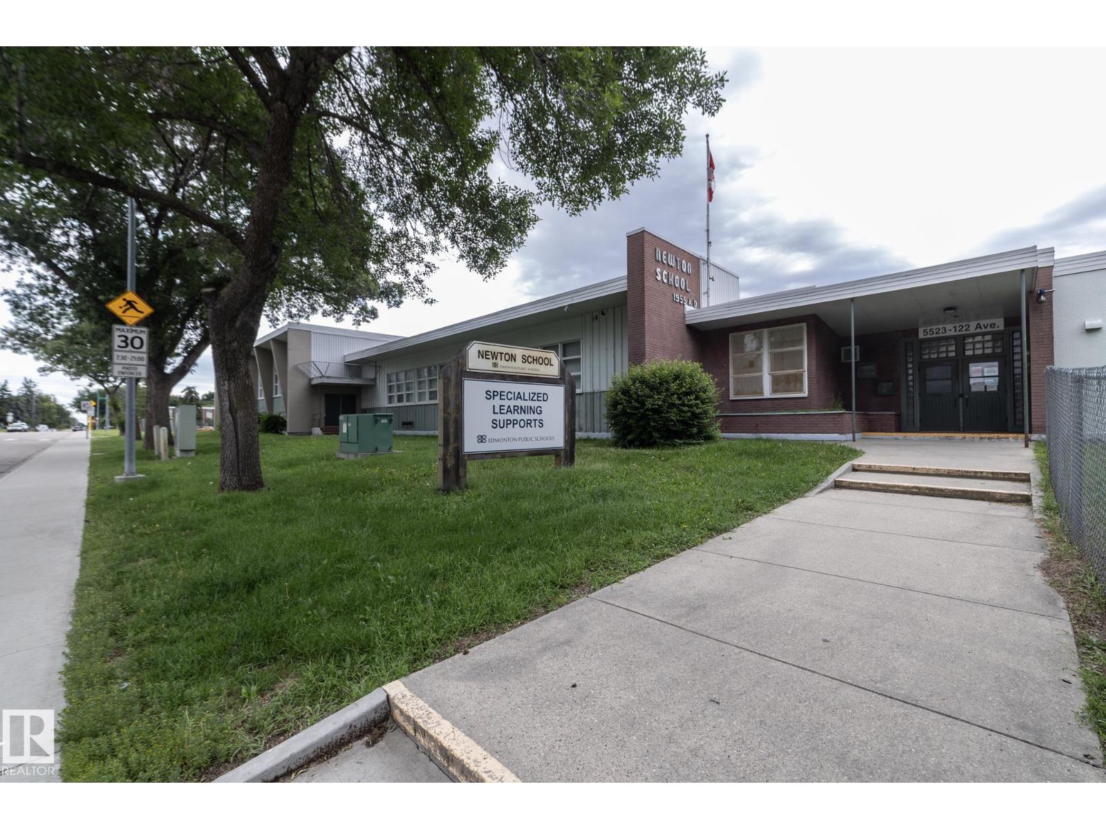 5608 122 AV NW - 61