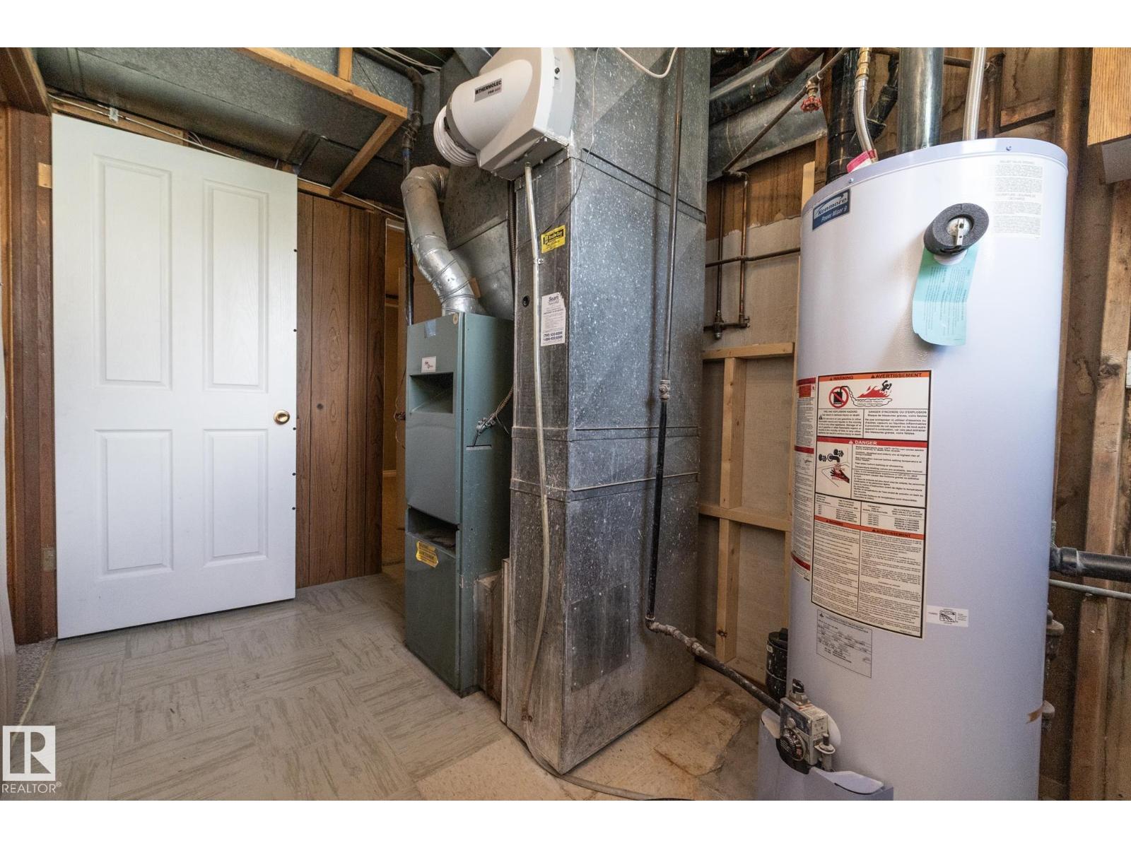 5608 122 AV NW - 52