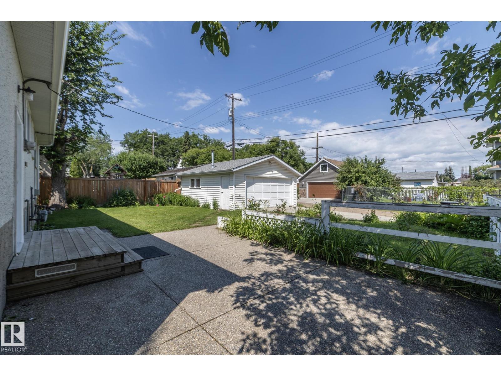 5608 122 AV NW - 53