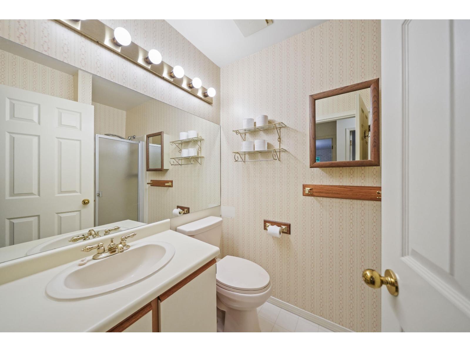 405 1350 VIDAL STREET, White Rock
