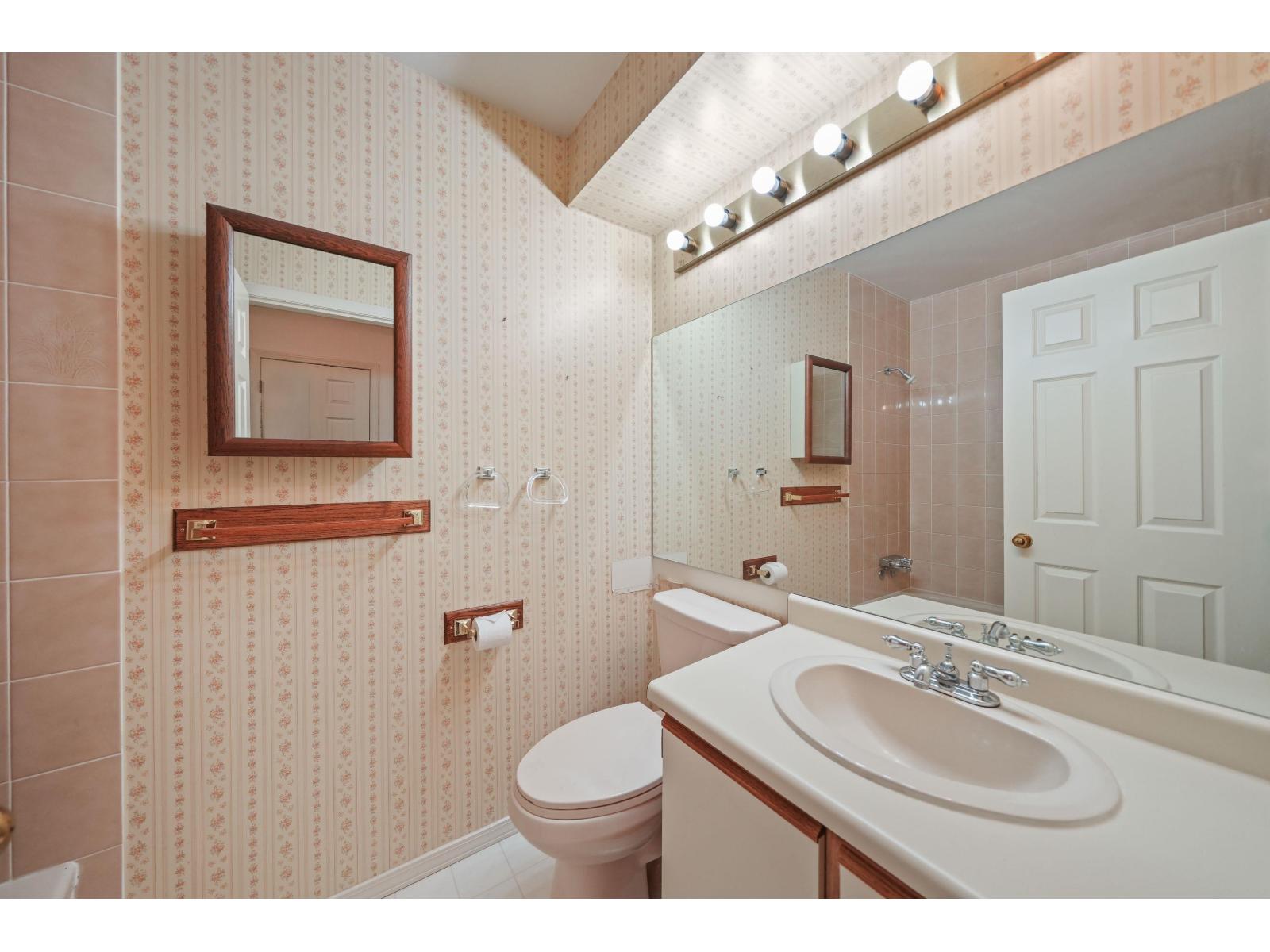 405 1350 VIDAL STREET, White Rock