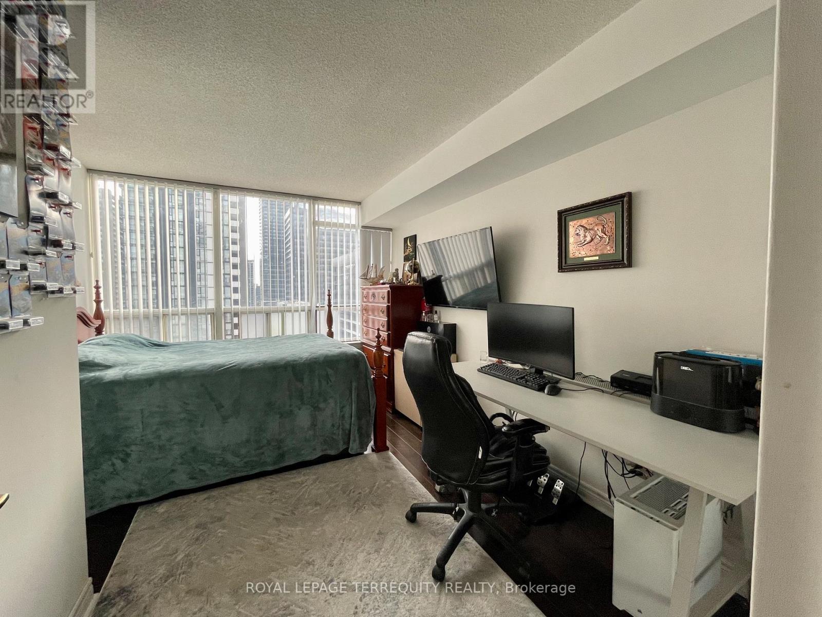 #1009 30 GREENFIELD AVENUE - 12
