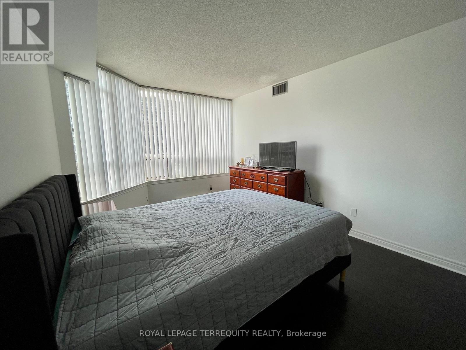 #1009 30 GREENFIELD AVENUE - 18