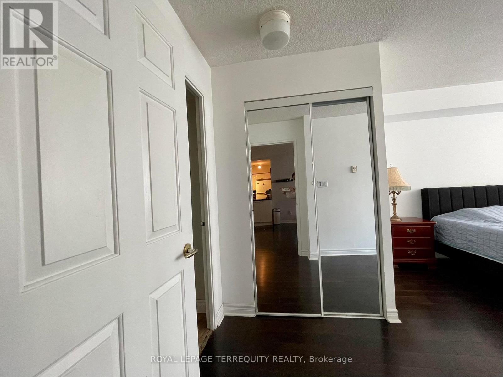 #1009 30 GREENFIELD AVENUE - 19