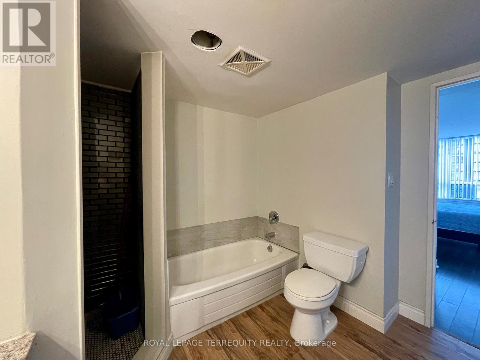 #1009 30 GREENFIELD AVENUE - 21