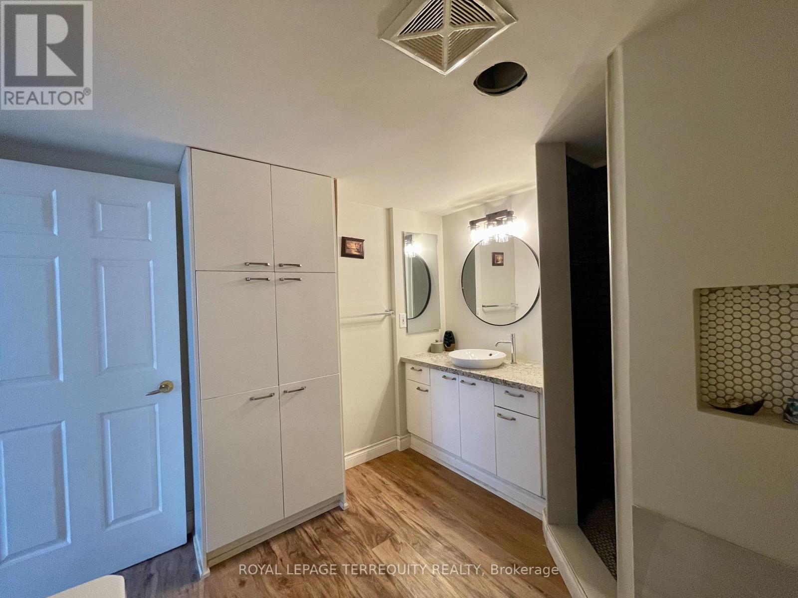 #1009 30 GREENFIELD AVENUE - 22
