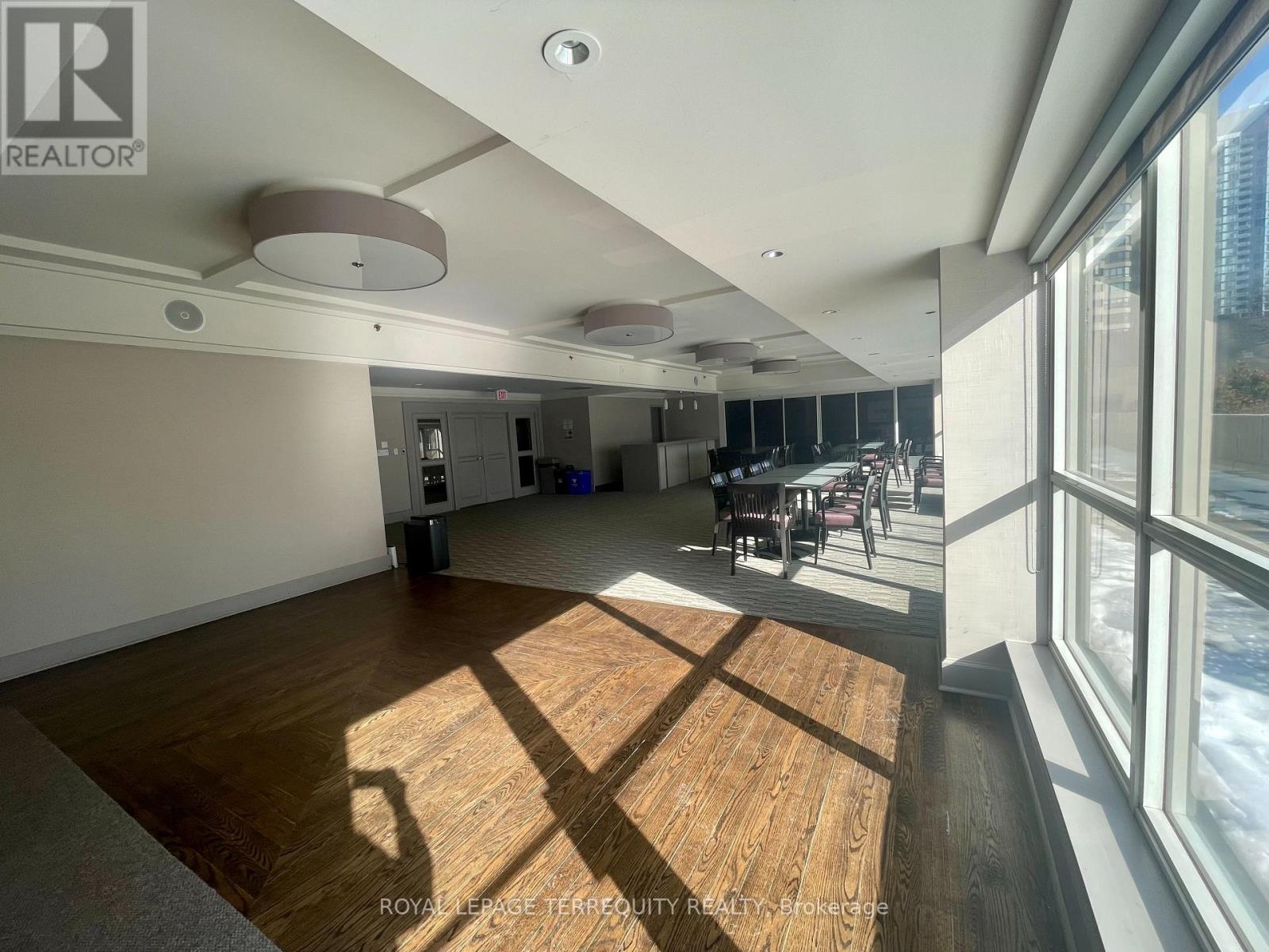 #1009 30 GREENFIELD AVENUE - 43