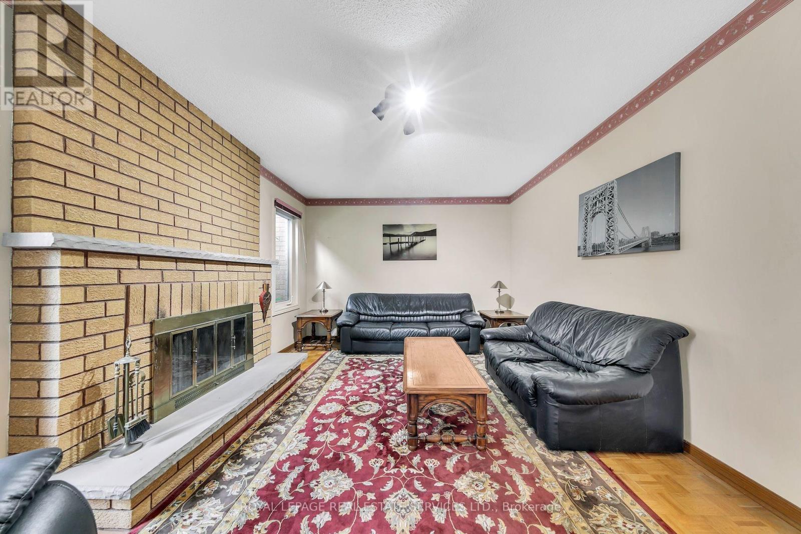 47 VELVET CRESCENT - 15