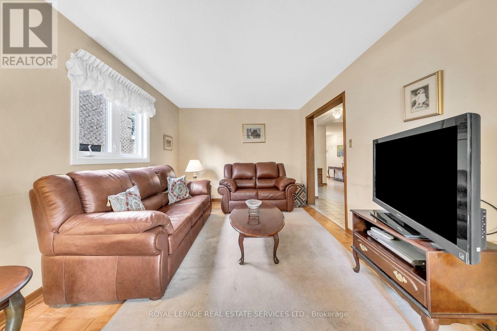 47 VELVET CRESCENT - 20