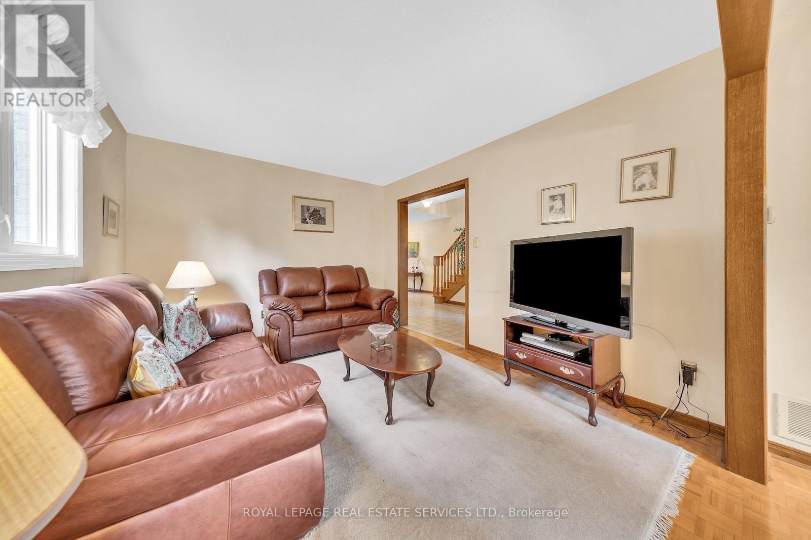 47 VELVET CRESCENT - 21