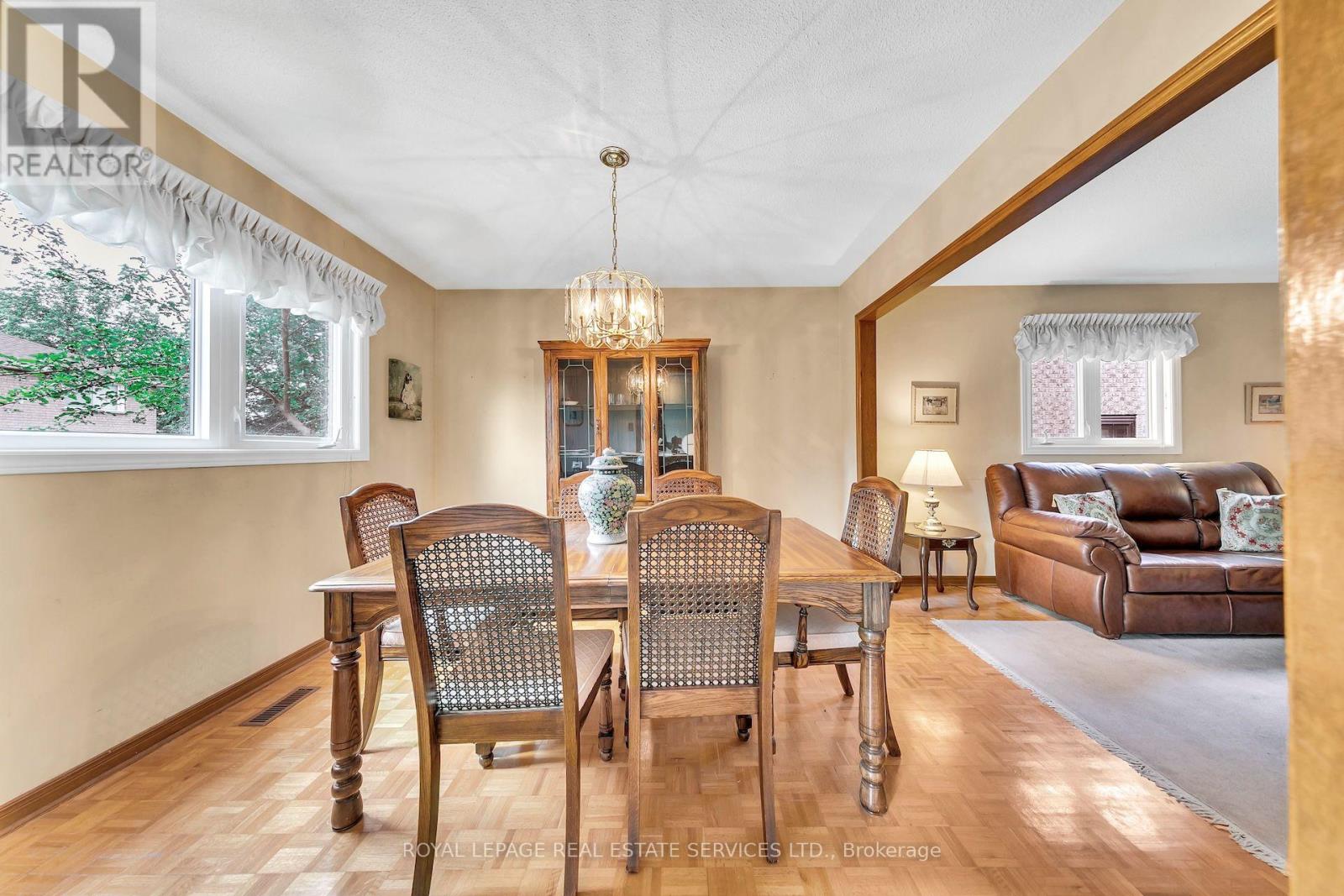 47 VELVET CRESCENT - 23