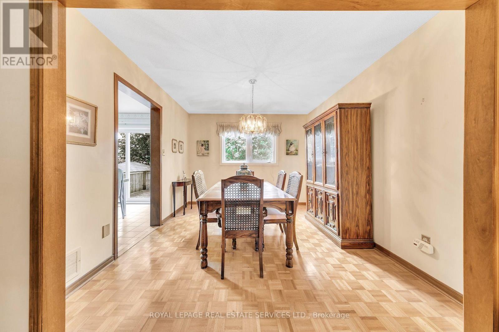 47 VELVET CRESCENT - 25