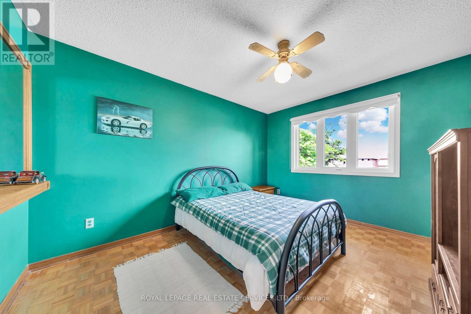 47 VELVET CRESCENT - 35