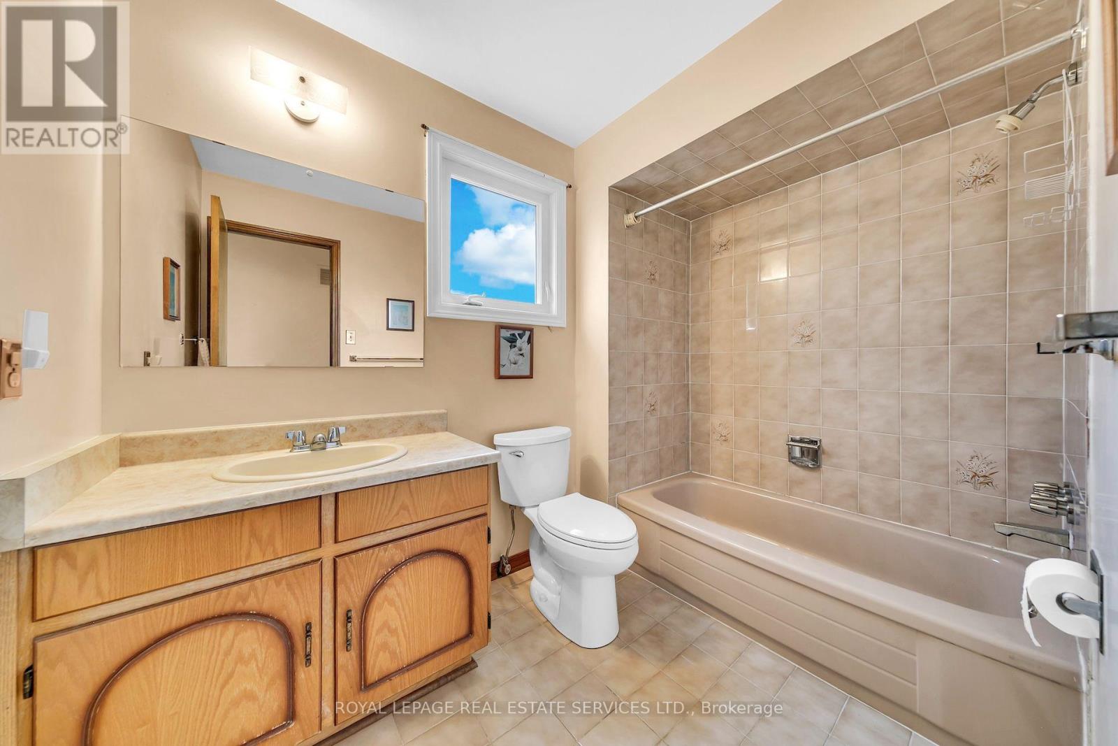 47 VELVET CRESCENT - 37