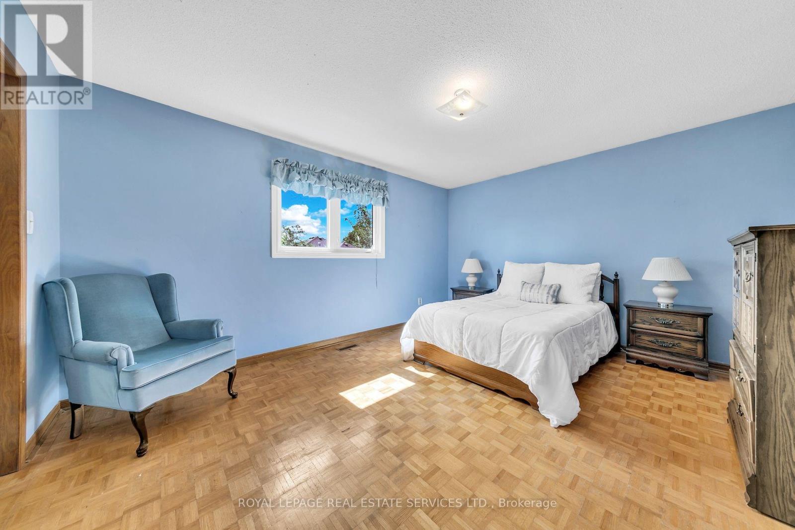 47 VELVET CRESCENT - 38