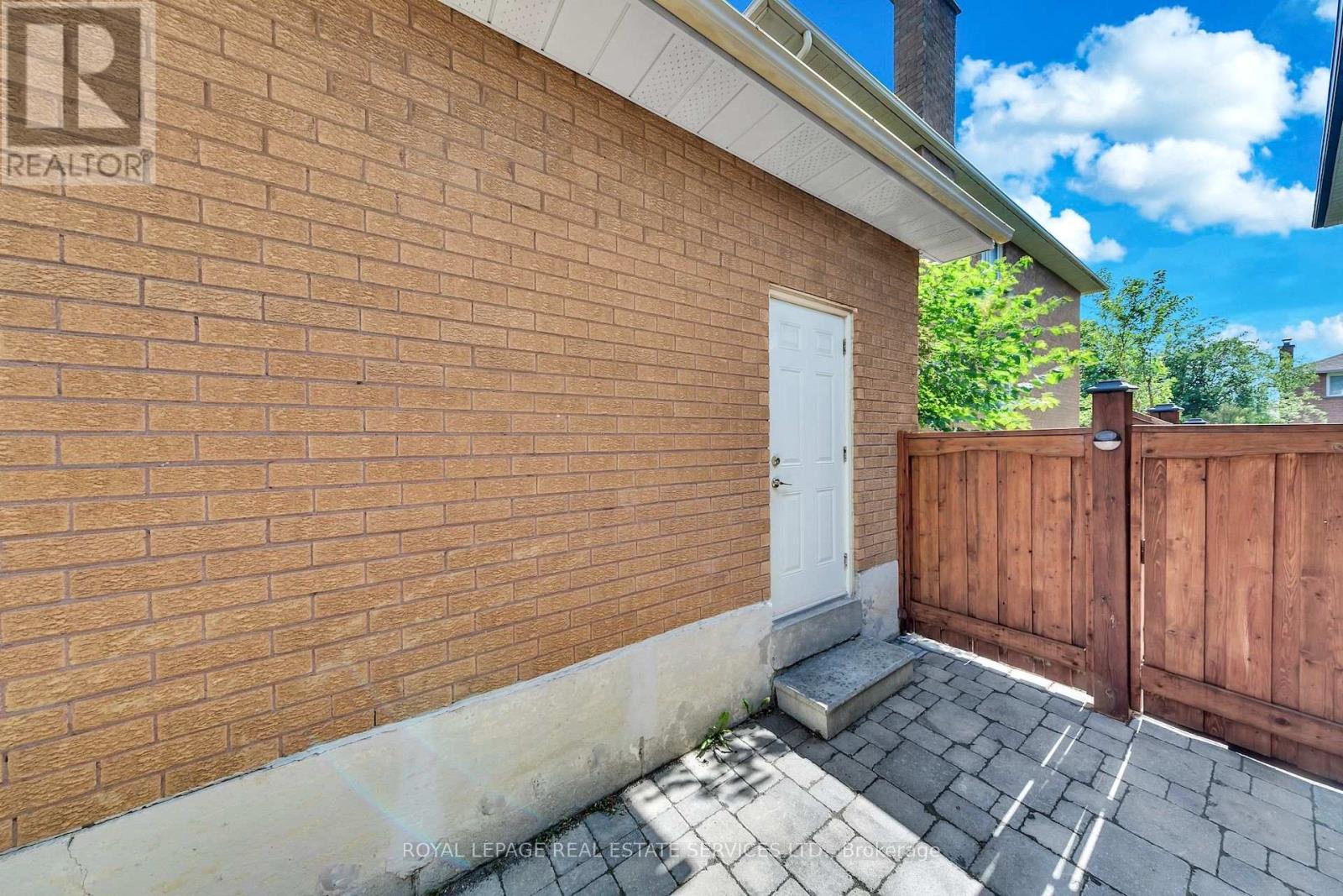 47 VELVET CRESCENT - Image 7