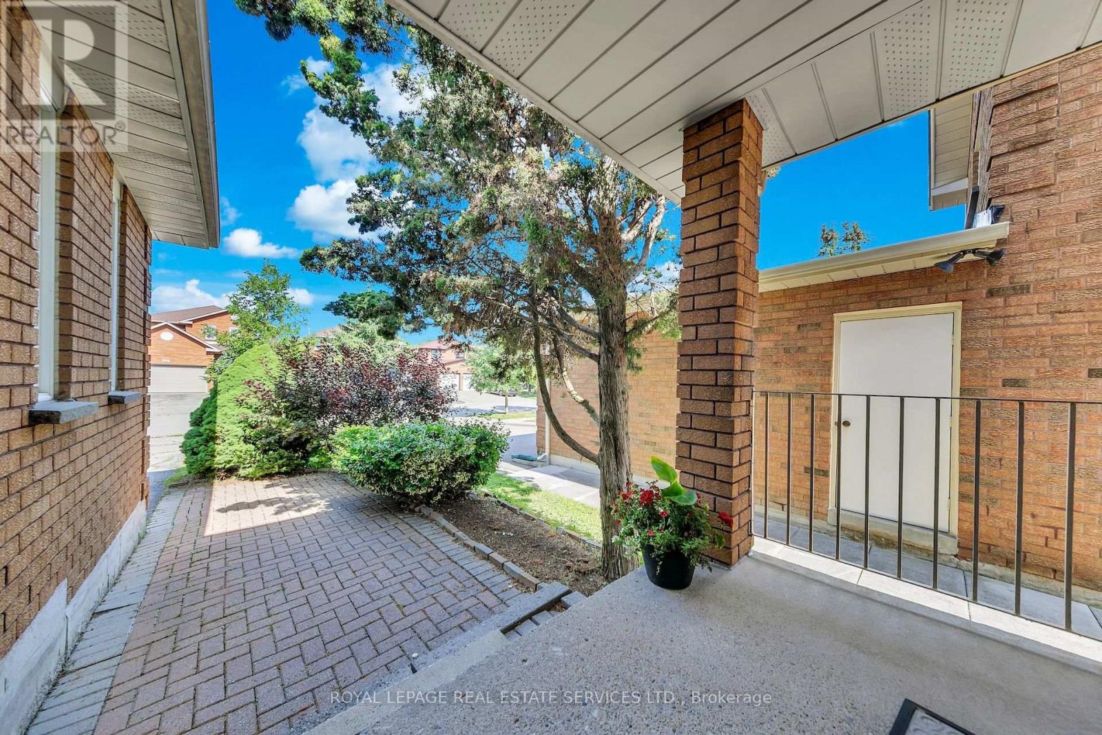 47 VELVET CRESCENT - 8