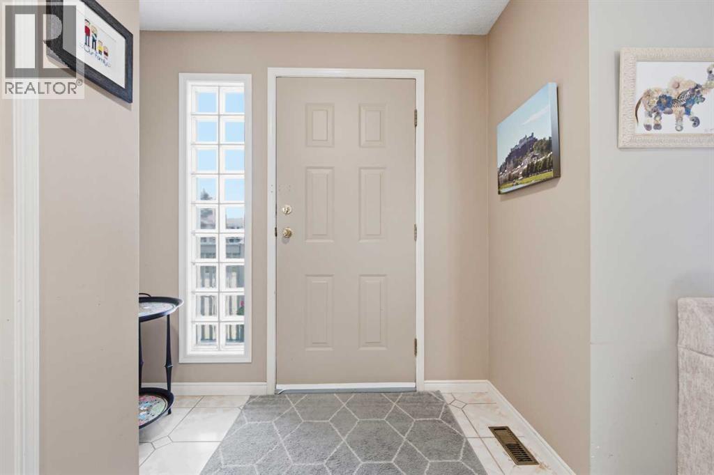 128 Sunvale Crescent SE, Sundance, Calgary photo 4