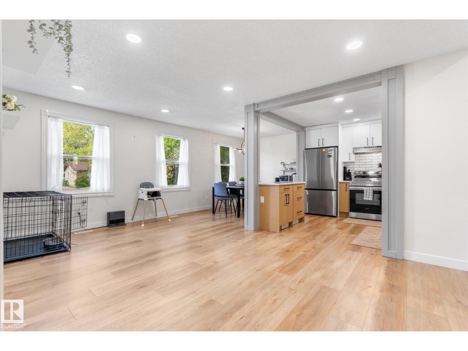 4009 37 AV NW - 5