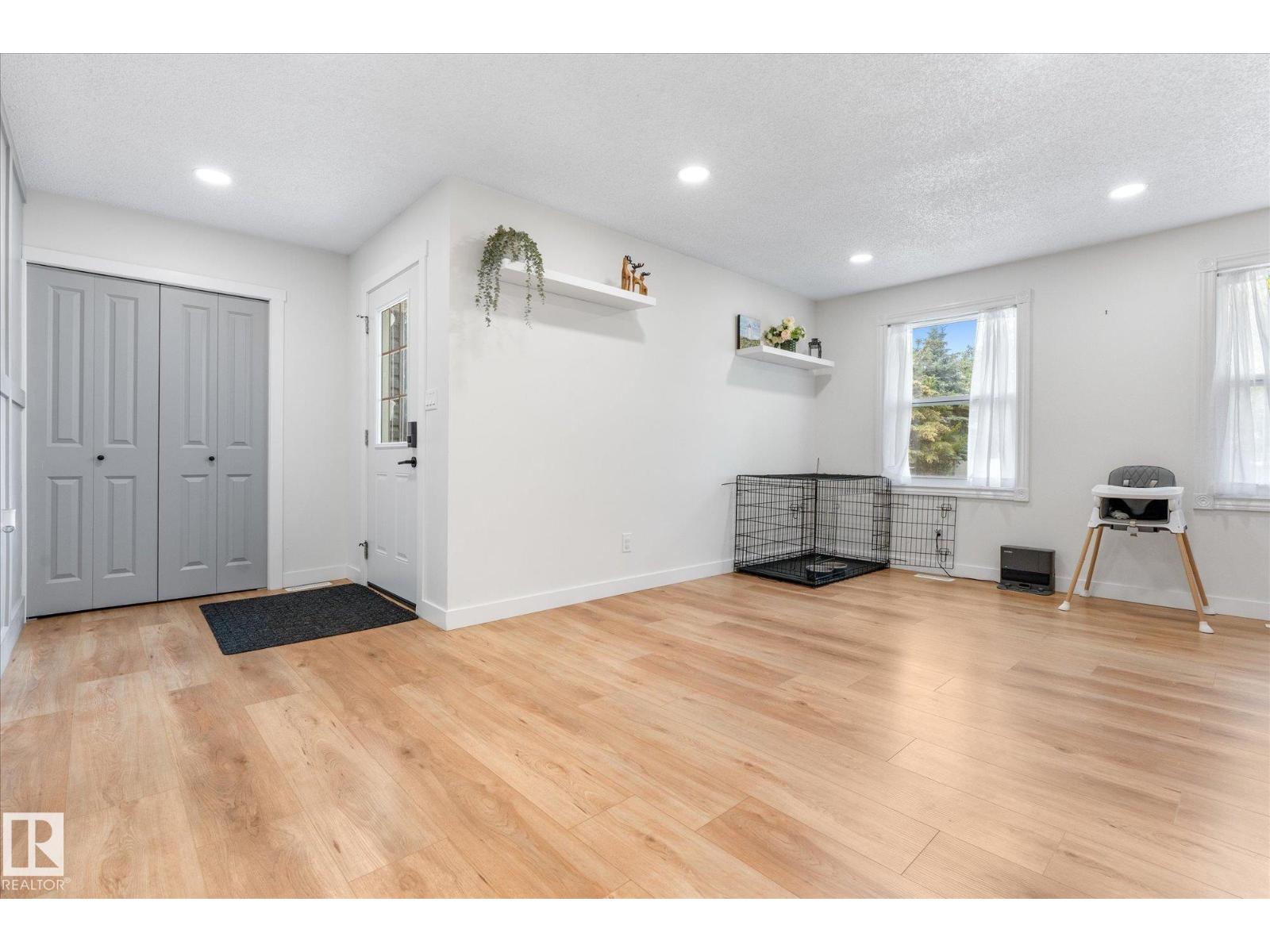 4009 37 AV NW - 6