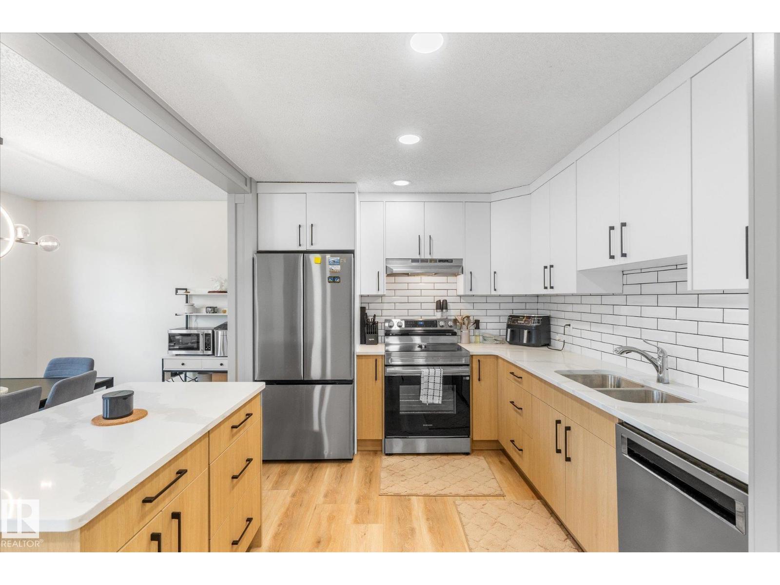 4009 37 AV NW - 8