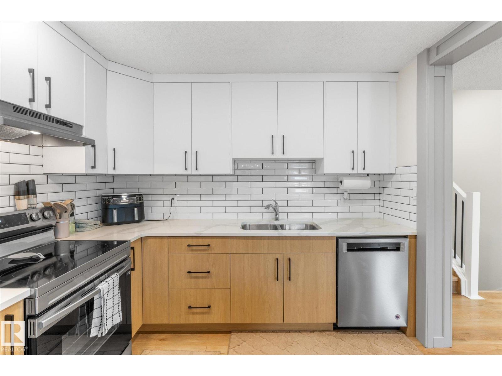 4009 37 AV NW - 9