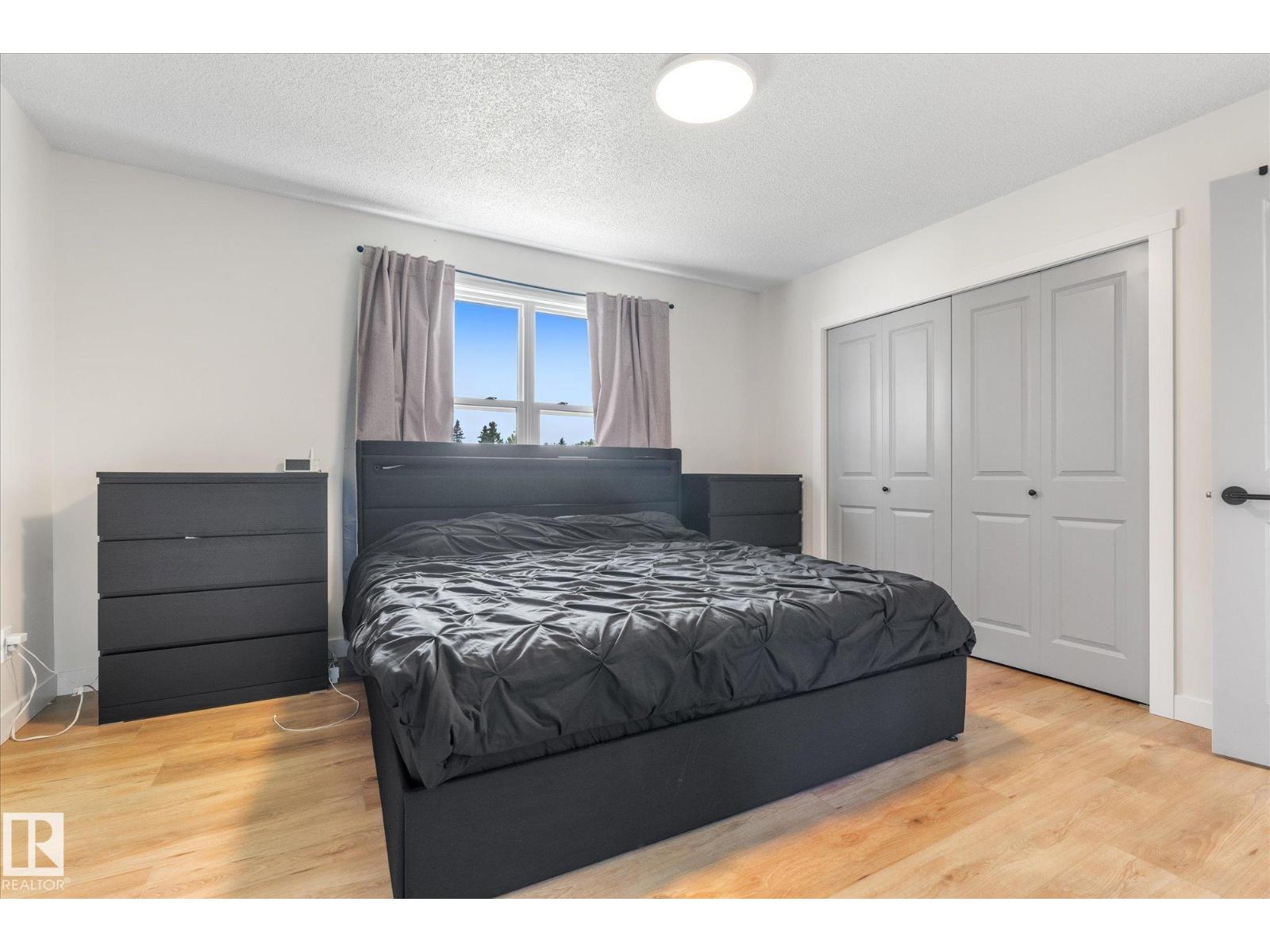 4009 37 AV NW - 16
