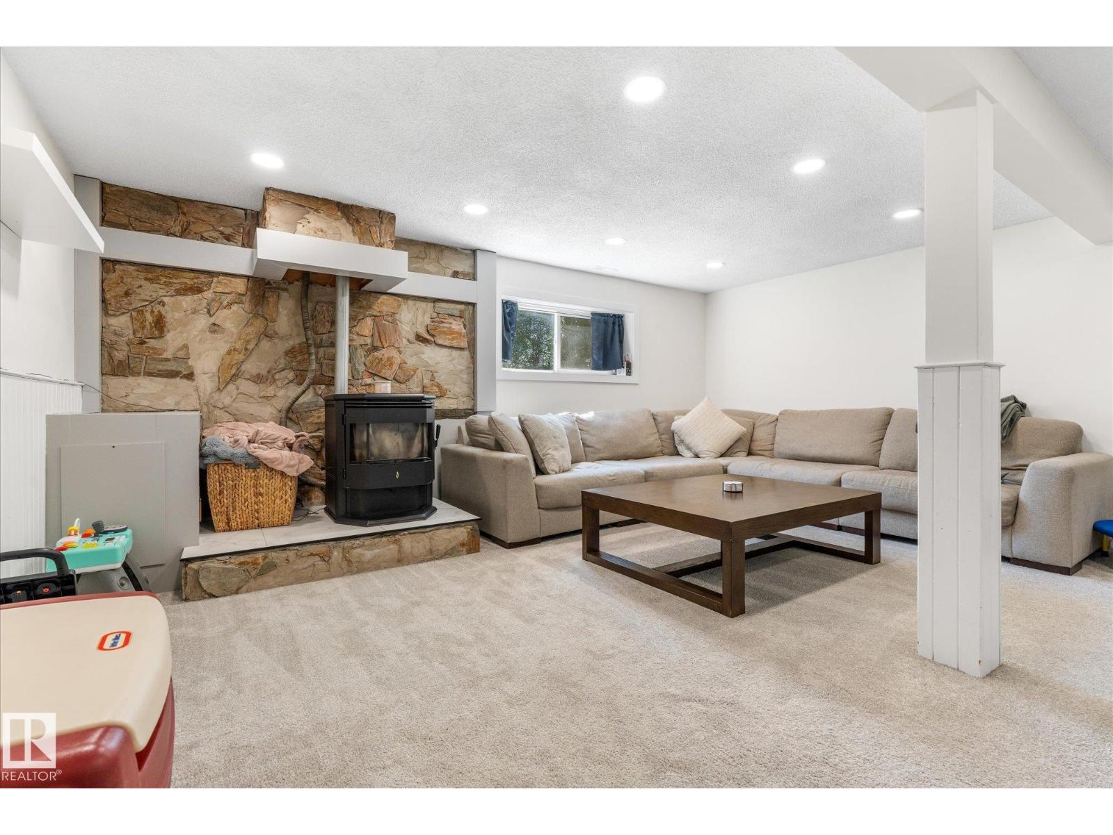 4009 37 AV NW - 27