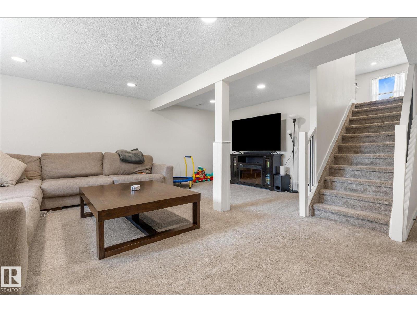 4009 37 AV NW - 28