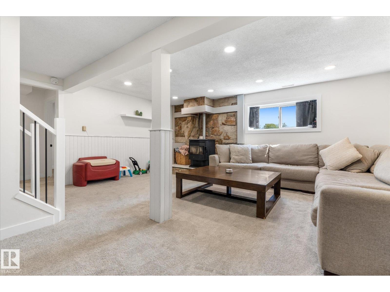 4009 37 AV NW - 29
