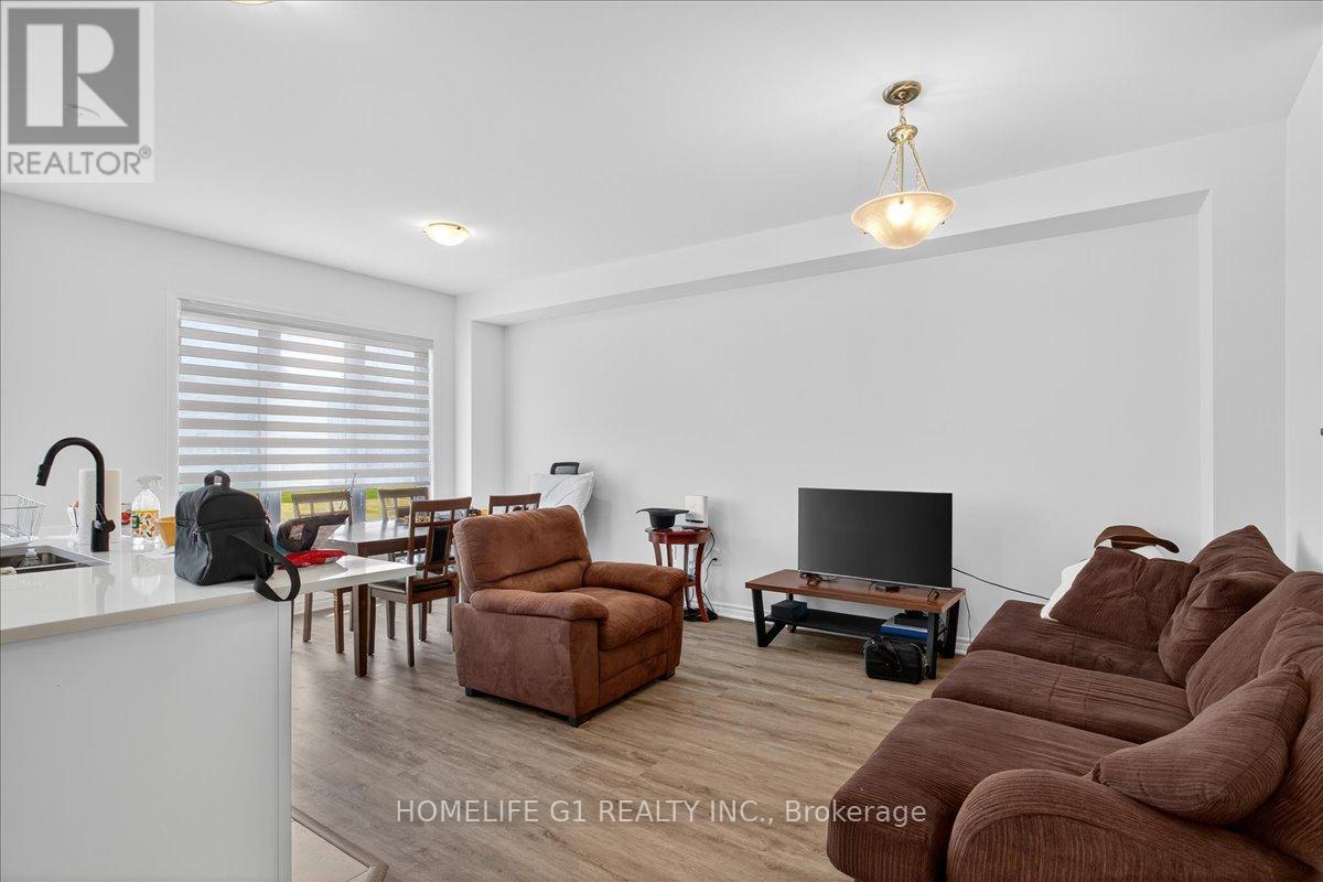5 DYER CRESCENT - 13