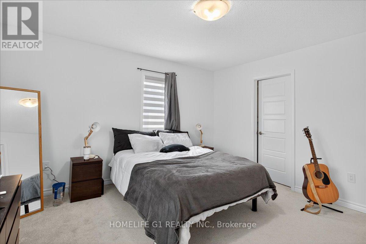 5 DYER CRESCENT - 27