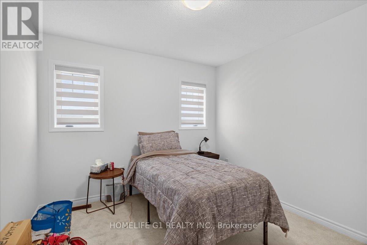 5 DYER CRESCENT - 31