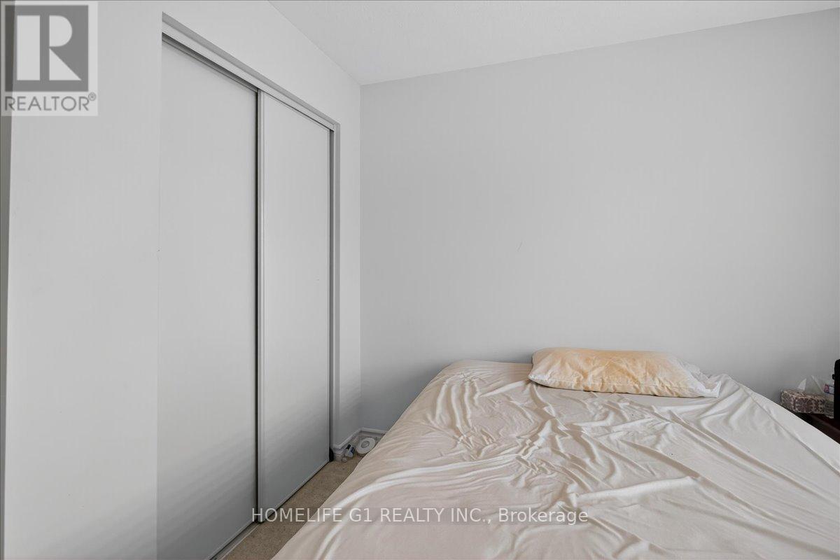 5 DYER CRESCENT - 34