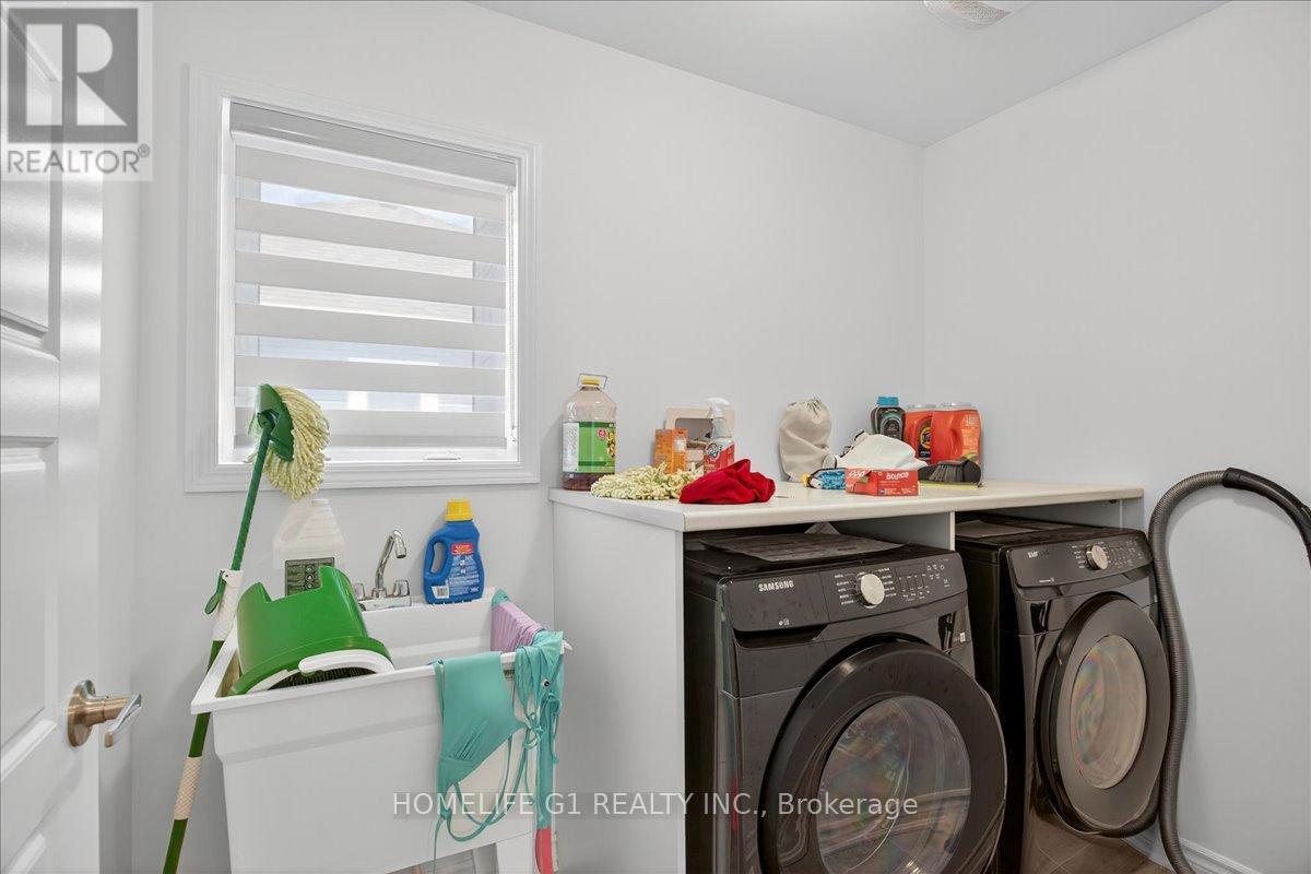 5 DYER CRESCENT - 36