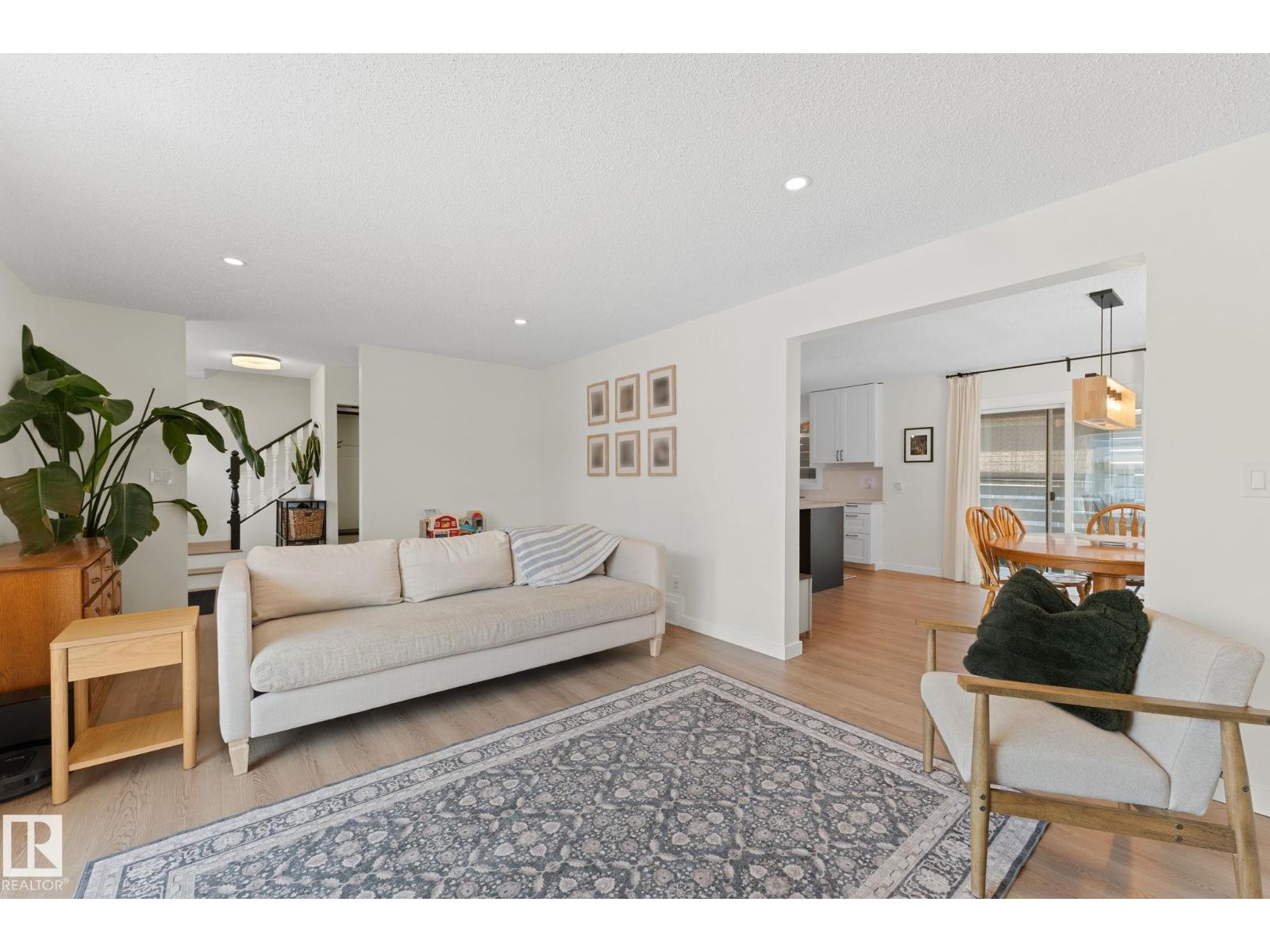 354 VILLAGE DR — photo 12