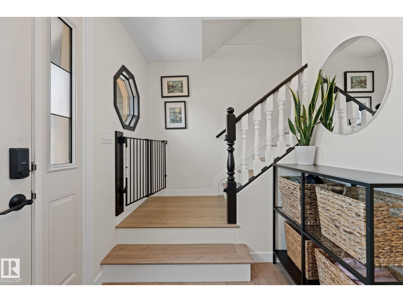 354 VILLAGE DR — photo 23