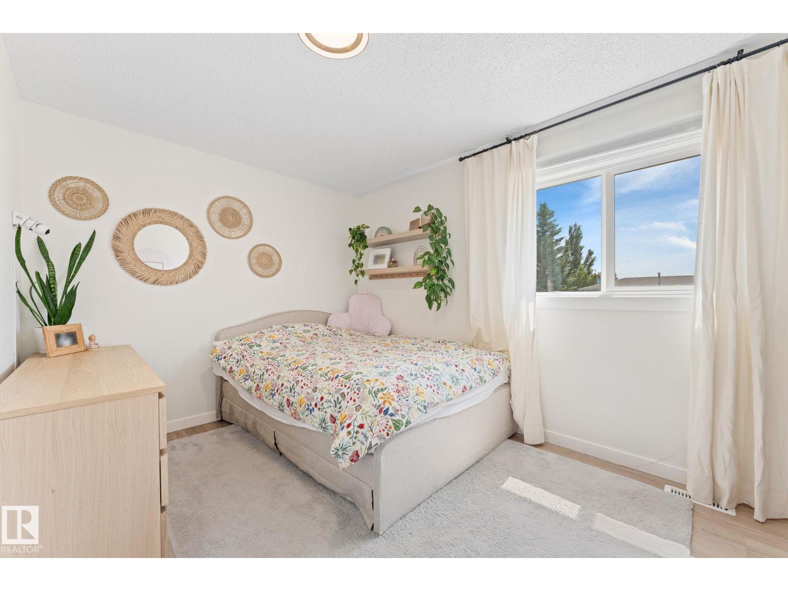 354 VILLAGE DR — photo 25